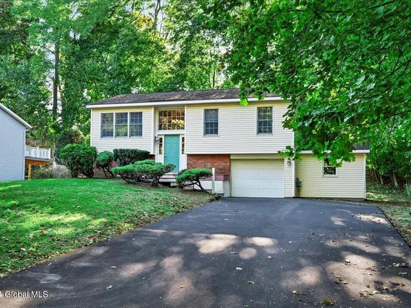 55 Berkshire Drive, East Greenbush, NY 12061