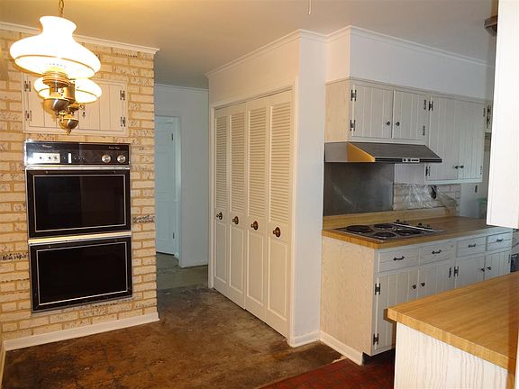 5th image of 228 Woodbine