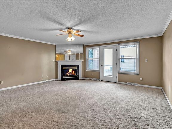 2nd image of 16 Appletree Ct APT 3
