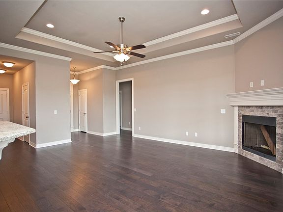 4th image of 2304 SW Tupelo Ave