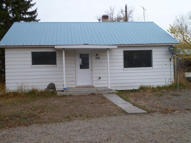 2nd image of 206 Lena St