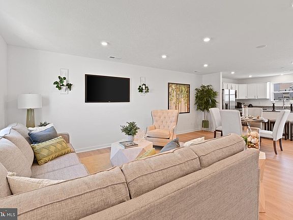 4th image of 6 Regent Cir