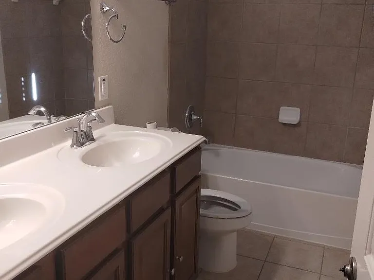 1943 Longmeadow Hill Dr — Photo 12