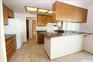 3rd image of 10 Lundy Ct
