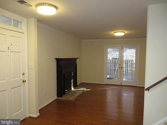 3rd image of 4424 Washington Blvd