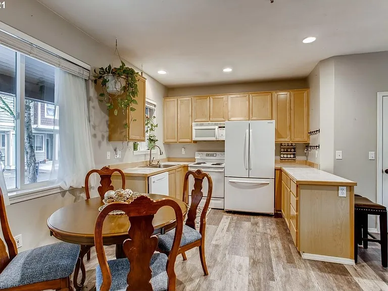 1130 NE Perl Way #1130 — Photo 6
