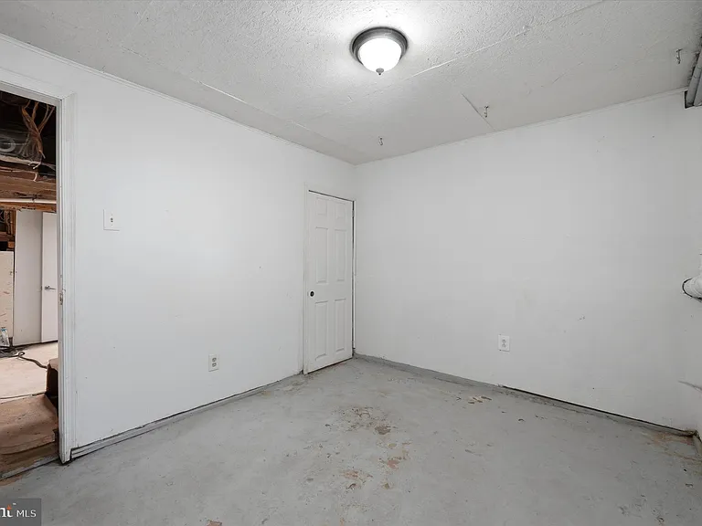 525 Morse St — Photo 14