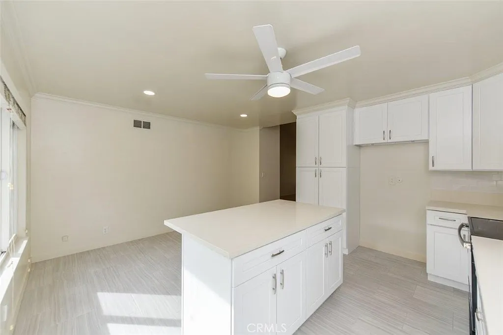 2 bed, 1028 sqft, $4,050 — Photo 4