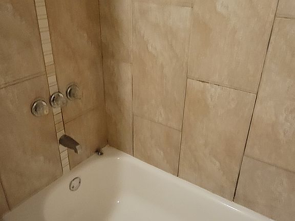 5th image of 6522 N Richmond St APT 2