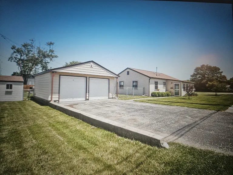 1004 W Noble St — Photo 2