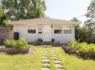 7113 Drury Ln, Saint Louis, MO 63143