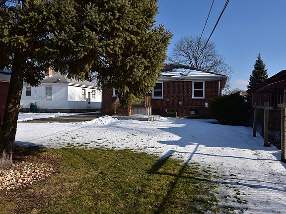 4th image of 746 S Villa Ave