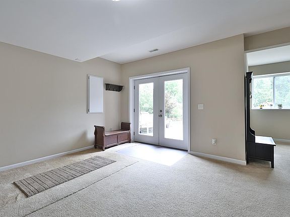5th image of 456 Woodside Pl