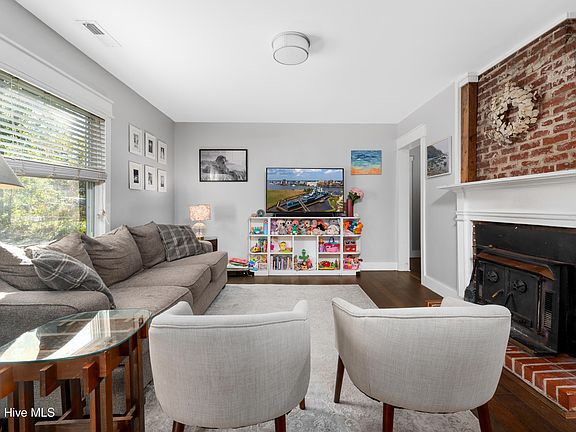 4th image of 3250 Camden Circle