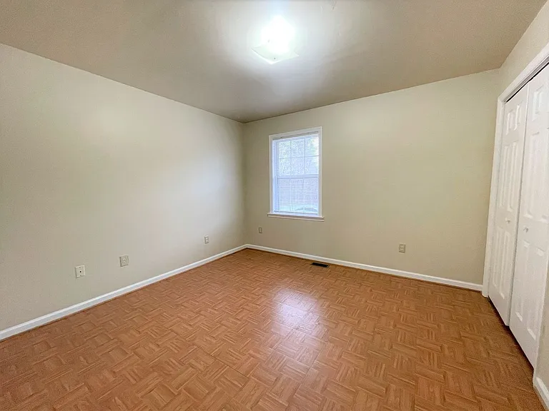124 E Ferrell St — Photo 8