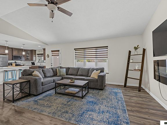 3rd image of 1212 Birchwood Dr