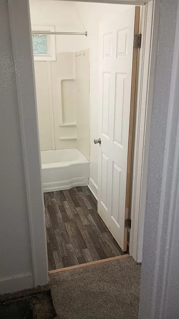2 Bed 1 Bathroom 900.00 — Photo 4