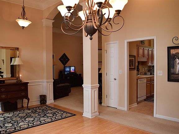 5th image of 516 Saint Marlo Dr