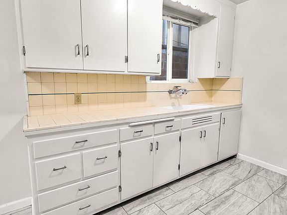 5th image of 491 Stow Ave #F