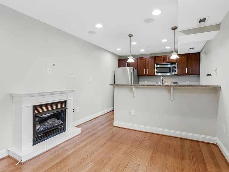410 15th St NE #2 — Photo 2