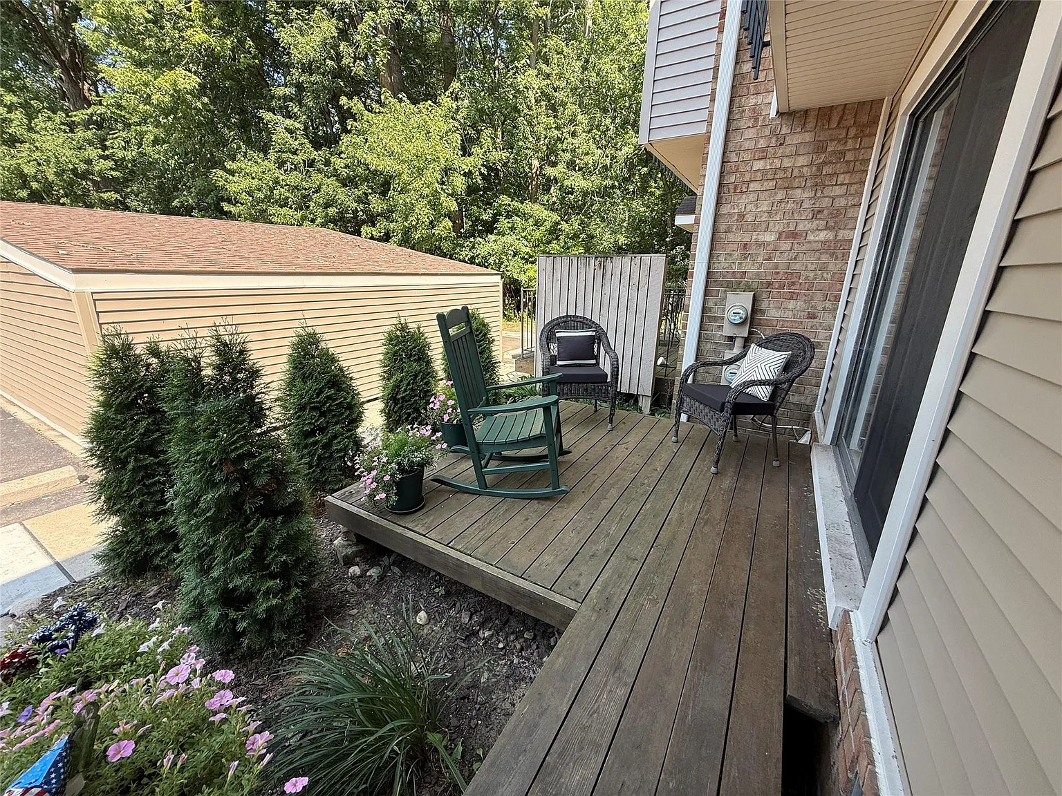 3 bed, 2.5 bath, 1412 sqft, $2,400 — Photo 2