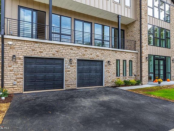 3rd image of 810 Maple Ln