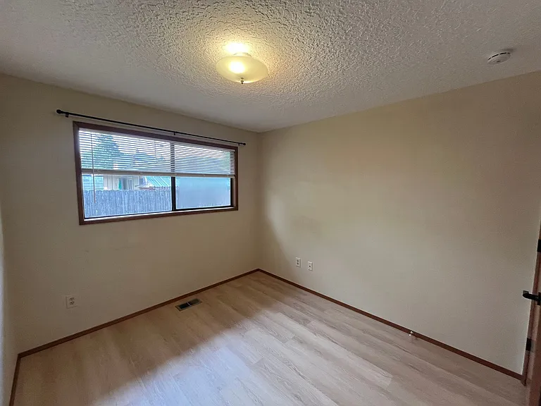6636 SE Reedway St — Photo 6
