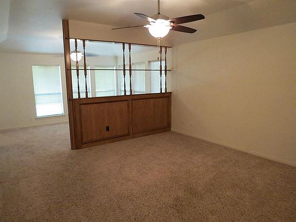 5th image of 2402 Lynn Dr