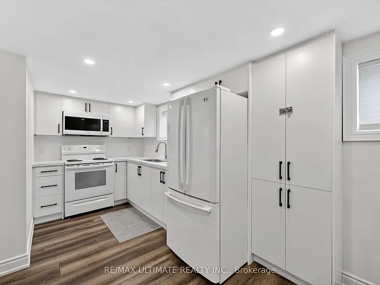 818 Krosno Blvd #BASEMENT — Photo 11