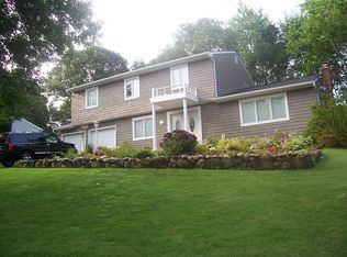 16 Eva Ln, Farmingville, NY 11738