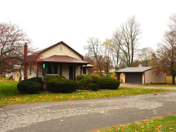 302 4th St, Hudson, IN 46747