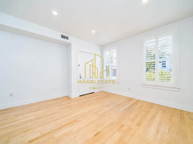323 Park Ave #11 — Photo 8