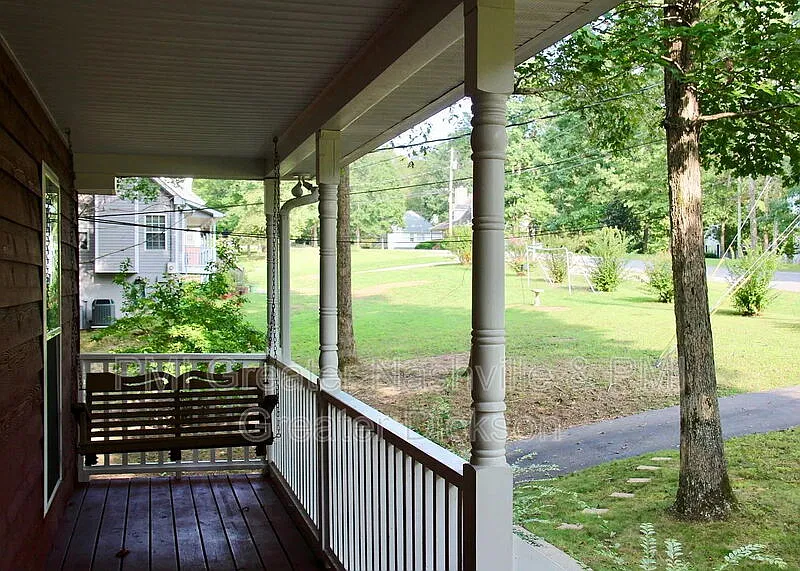 3 bed, 2.5 bath, 1706 sqft, $2,500 — Photo 4