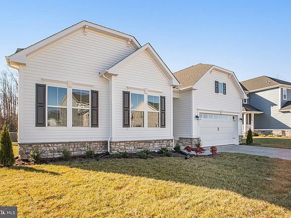 3rd image of 8535 Fleetwood Dr
