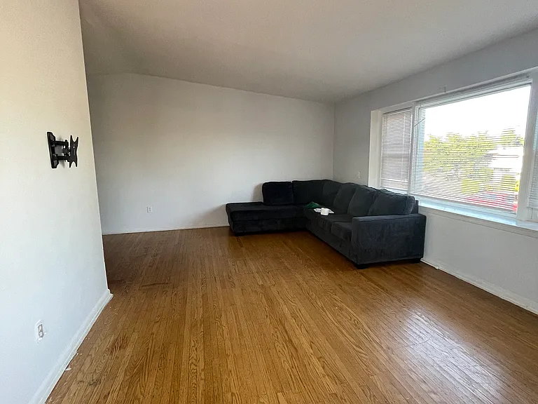 9350 Hoff St — Photo 2