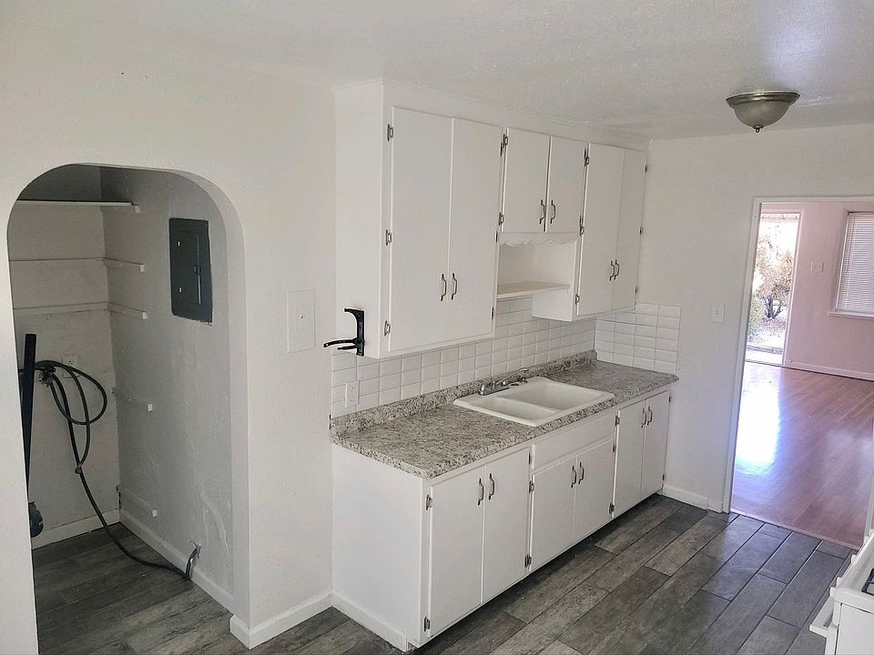 1st image of 1404 Carlisle Blvd SE #1404