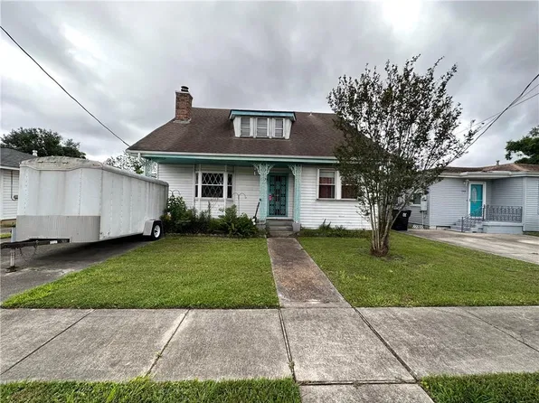 2309 Lyndell Dr, Chalmette, LA 70043