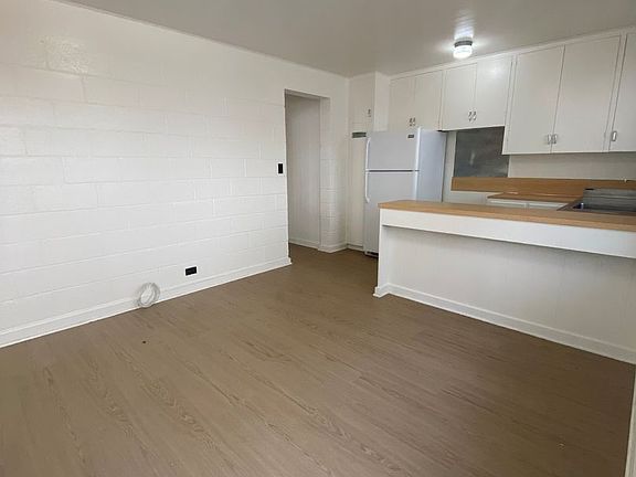 5th image of 738 University Ave #2
