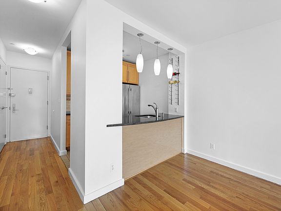 5th image of 324 E 112th St APT 6C