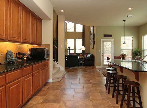 4th image of 904 Walsh Hill Trl