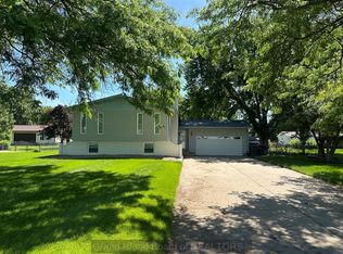 2305 N Engleman Rd, Grand Island, NE 68803