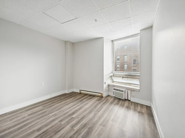 Franklin Park Apartments — Photo 9