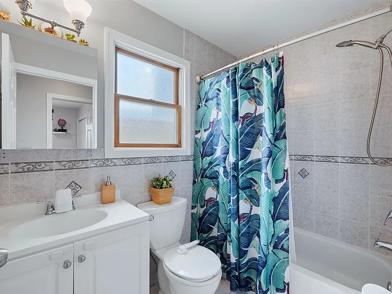 81 Nelson Ave #2X — Photo 10