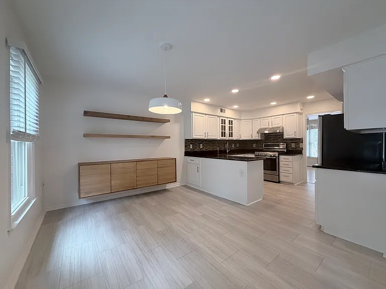 7418 Crestberry Ln — Photo 4