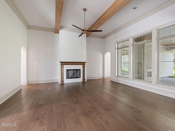 5th image of 105 Reservoir Rd