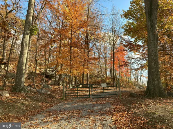 132 Mount Carmel Rd, Paris, VA 20130