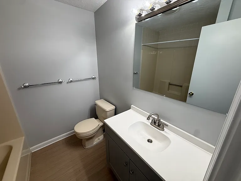 90-92 Elm St #3 — Photo 7