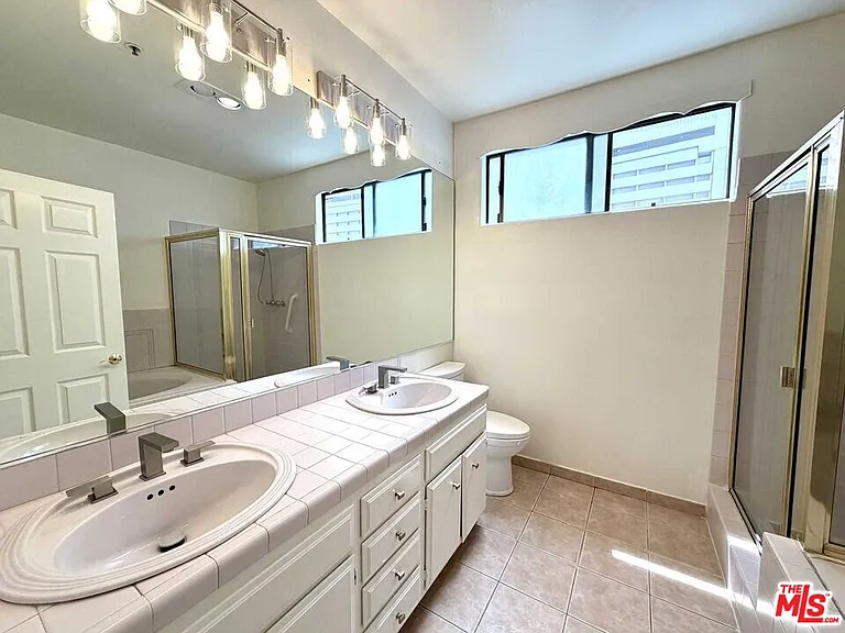 9836 Vidor Dr #1B — Photo 22