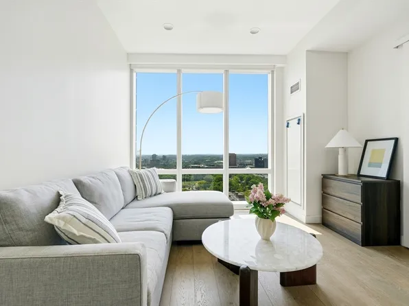 188 Brookline Ave Unit 24F, Boston, MA 02215