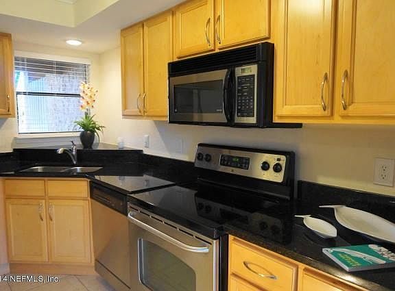 3rd image of 846 Shoreline Cir